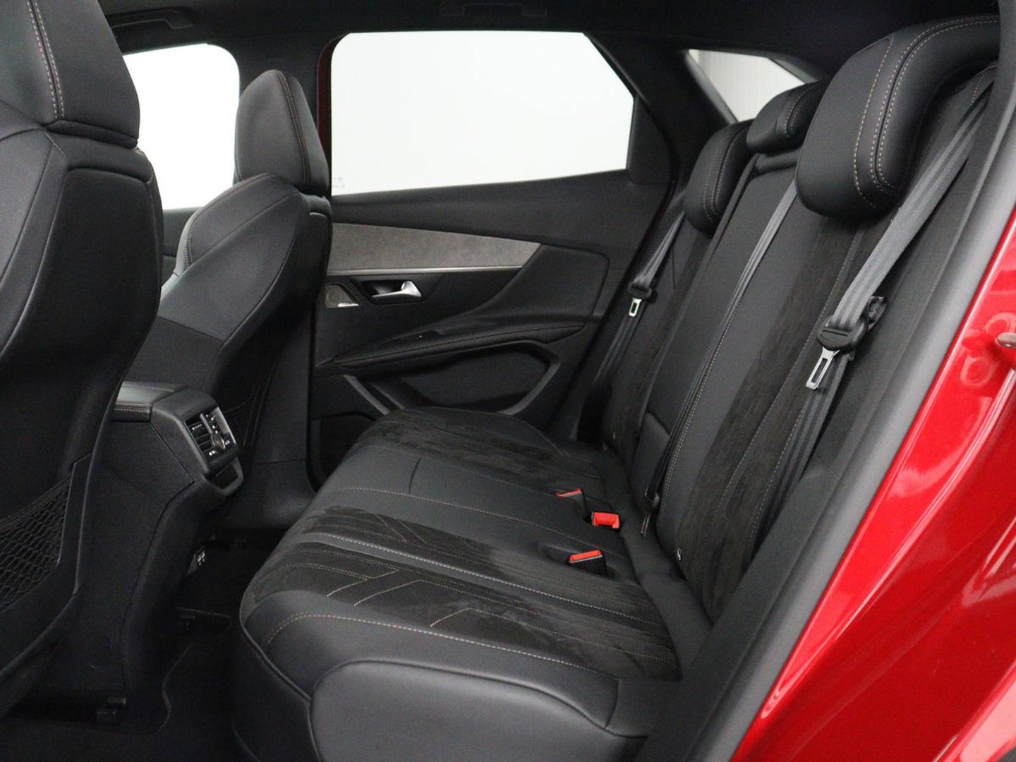 Peugeot 3008 1.6 HYbrid4 300 GT Pack Business | SOH 94,8% | Panoramadak | Leder/alcantara | Stoelverwarming | Adaptive cruise | Lane assist | Sfeerverlichting | Carplay | Focal sound | Camera | Park assist | Elektrische achterklep