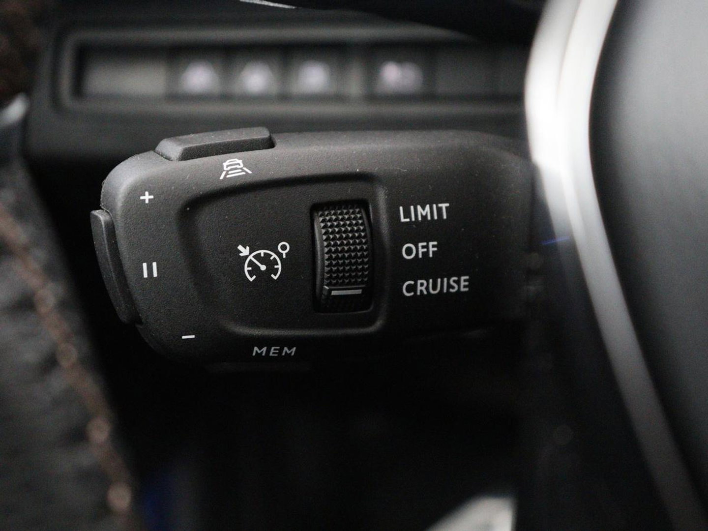 Peugeot 3008 1.6 HYbrid4 300 GT Pack Business | SOH 94,8% | Panoramadak | Leder/alcantara | Stoelverwarming | Adaptive cruise | Lane assist | Sfeerverlichting | Carplay | Focal sound | Camera | Park assist | Elektrische achterklep