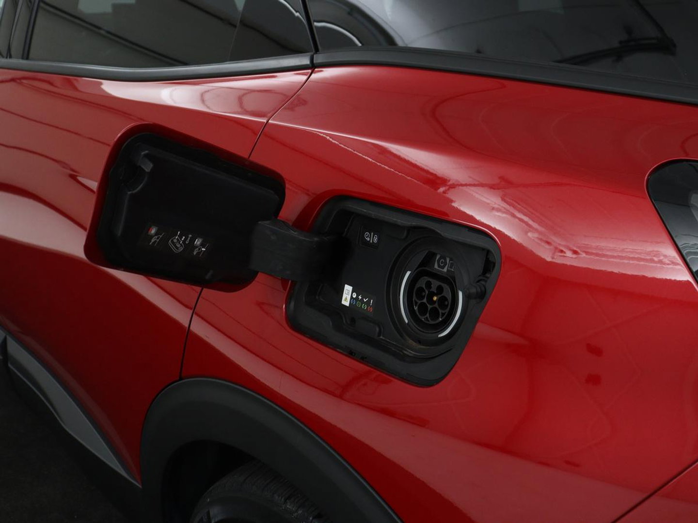 Peugeot 3008 1.6 HYbrid4 300 GT Pack Business | SOH 94,8% | Panoramadak | Leder/alcantara | Stoelverwarming | Adaptive cruise | Lane assist | Sfeerverlichting | Carplay | Focal sound | Camera | Park assist | Elektrische achterklep