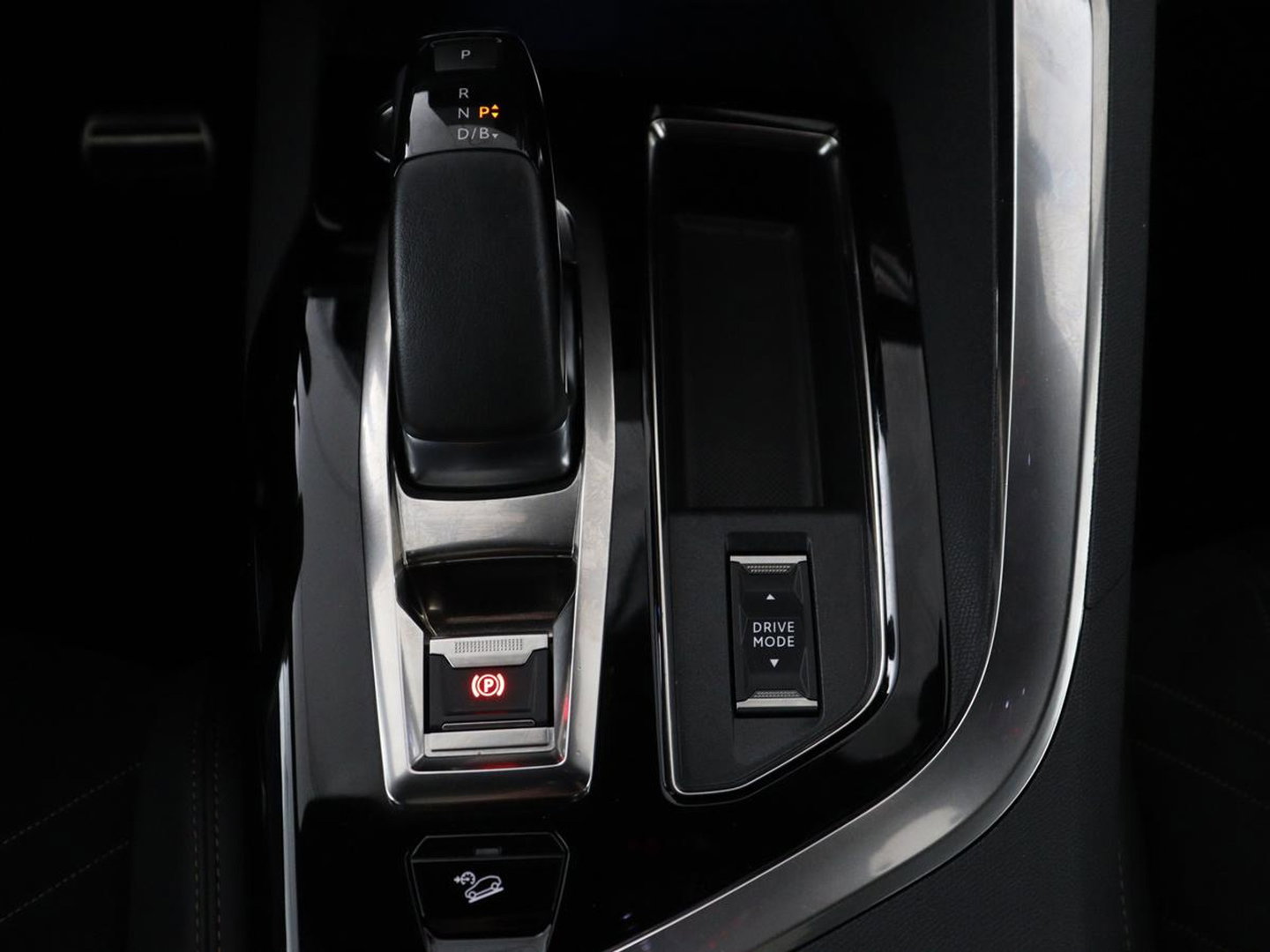 Peugeot 3008 1.6 HYbrid4 300 GT Pack Business | SOH 94,8% | Panoramadak | Leder/alcantara | Stoelverwarming | Adaptive cruise | Lane assist | Sfeerverlichting | Carplay | Focal sound | Camera | Park assist | Elektrische achterklep