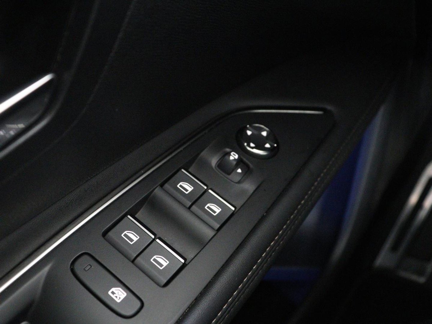 Peugeot 3008 1.6 HYbrid4 300 GT Pack Business | SOH 94,8% | Panoramadak | Leder/alcantara | Stoelverwarming | Adaptive cruise | Lane assist | Sfeerverlichting | Carplay | Focal sound | Camera | Park assist | Elektrische achterklep