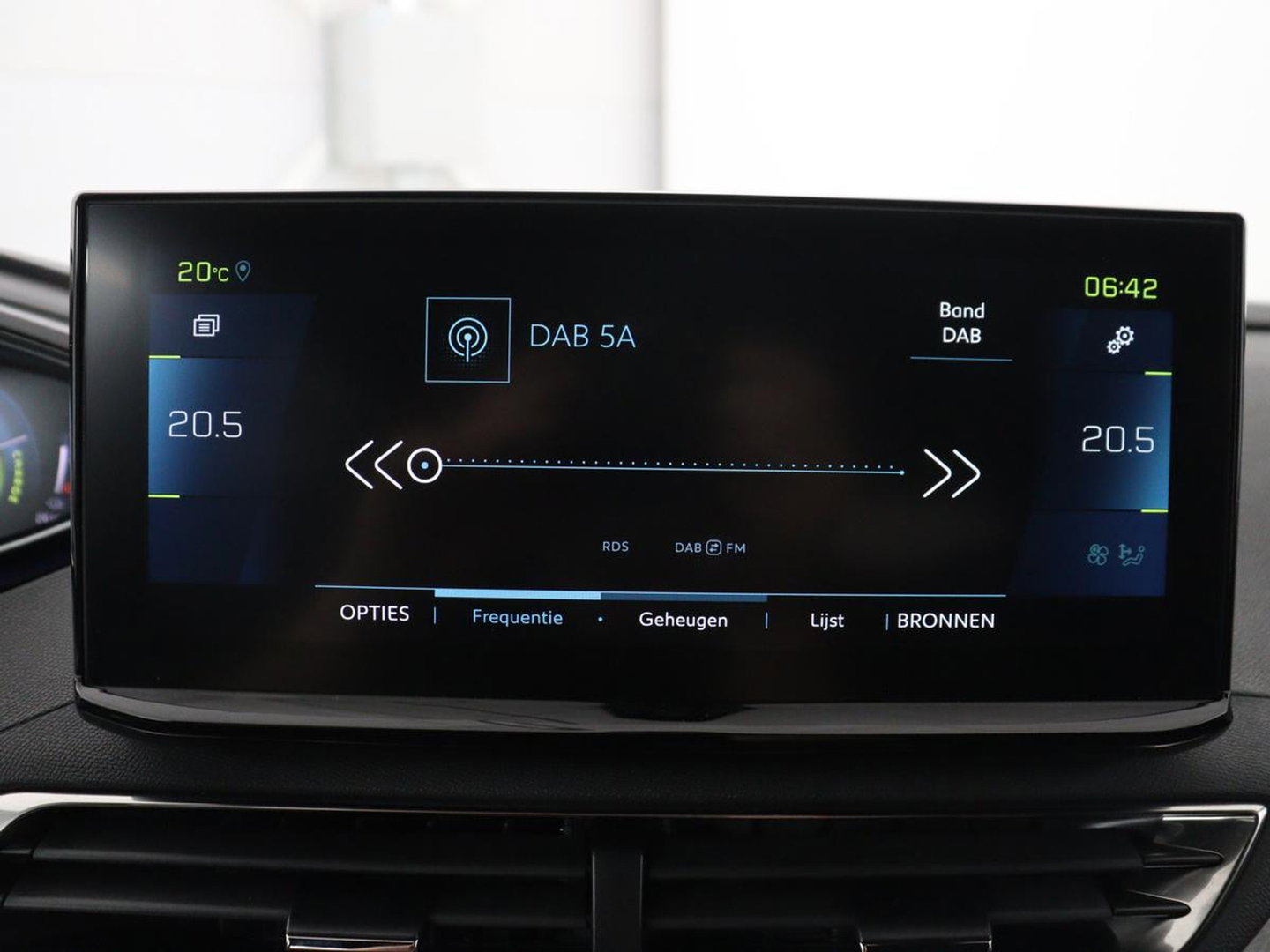 Peugeot 3008 1.6 HYbrid4 300 GT Pack Business | SOH 94,8% | Panoramadak | Leder/alcantara | Stoelverwarming | Adaptive cruise | Lane assist | Sfeerverlichting | Carplay | Focal sound | Camera | Park assist | Elektrische achterklep