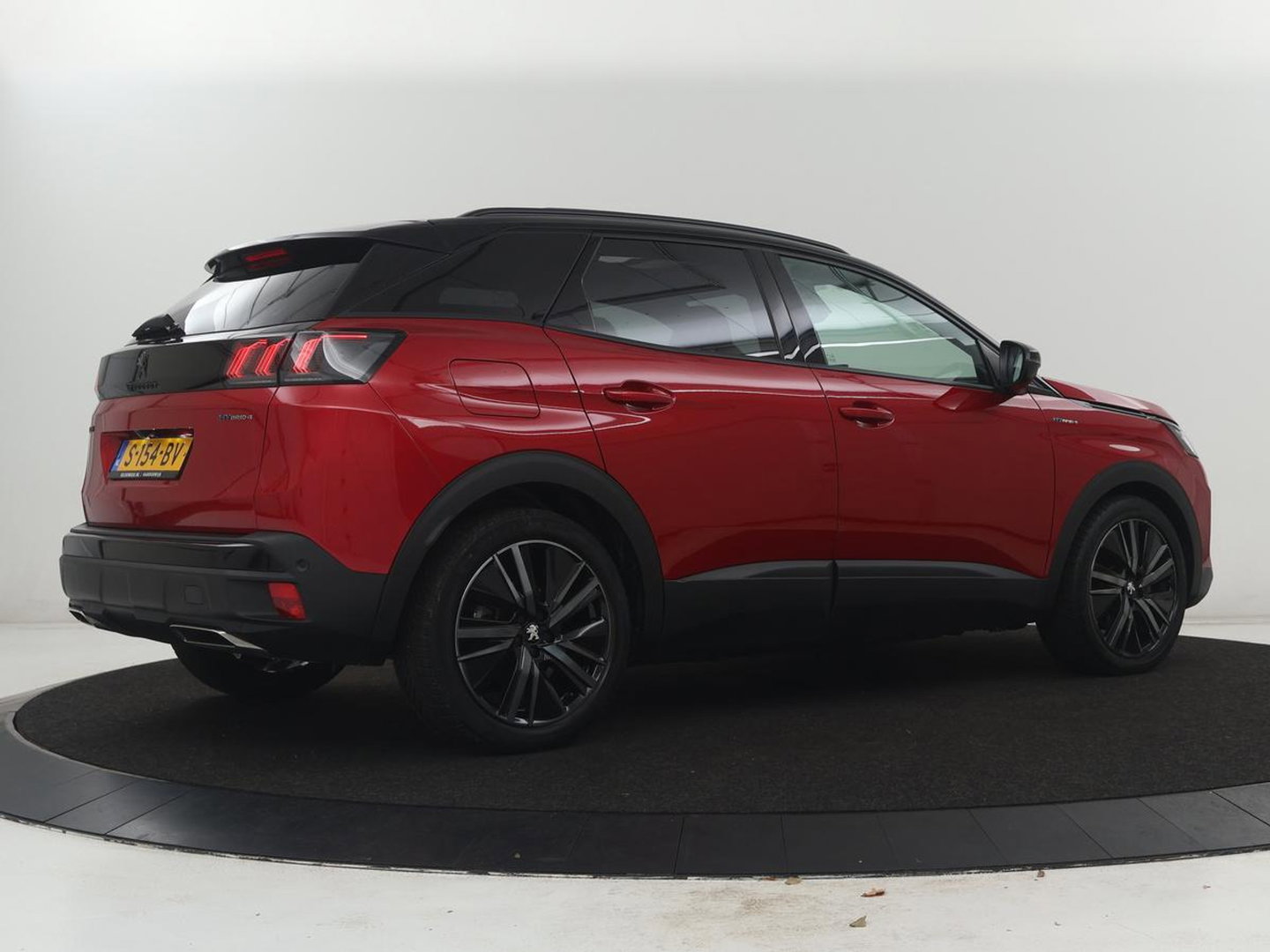 Peugeot 3008 1.6 HYbrid4 300 GT Pack Business | SOH 94,8% | Panoramadak | Leder/alcantara | Stoelverwarming | Adaptive cruise | Lane assist | Sfeerverlichting | Carplay | Focal sound | Camera | Park assist | Elektrische achterklep