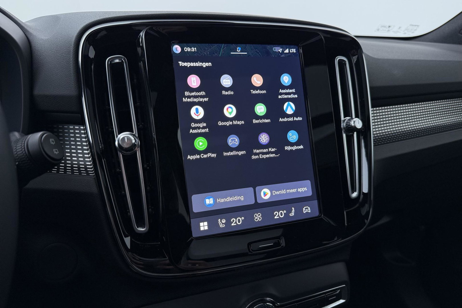 Volvo EX40 Single Motor Extended Range Plus Black Ed. 82 kWh | ACC | Panoramadak | Harman/Kardon | 360° Camera | Warmtepomp | Stoel+Stuurverwarming | 20 inch