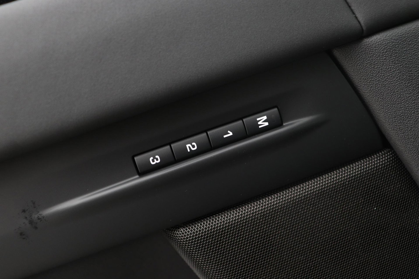 Land Rover Range Rover Evoque P270e PHEV Dynamic SE | Schuif/kanteldak | Black Pack | Cold Climate Pack | Meridian | 360 Camera | 20 Inch
