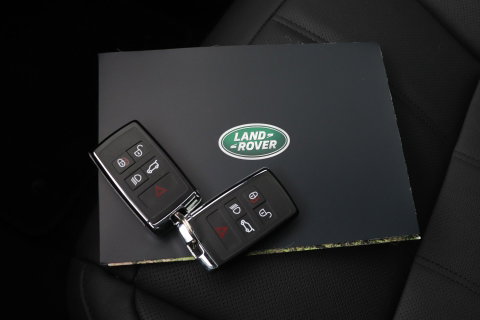 Land Rover Range Rover Evoque P270e PHEV Dynamic SE | Schuif/kanteldak | Black Pack | Cold Climate Pack | Meridian | 360 Camera | 20 Inch