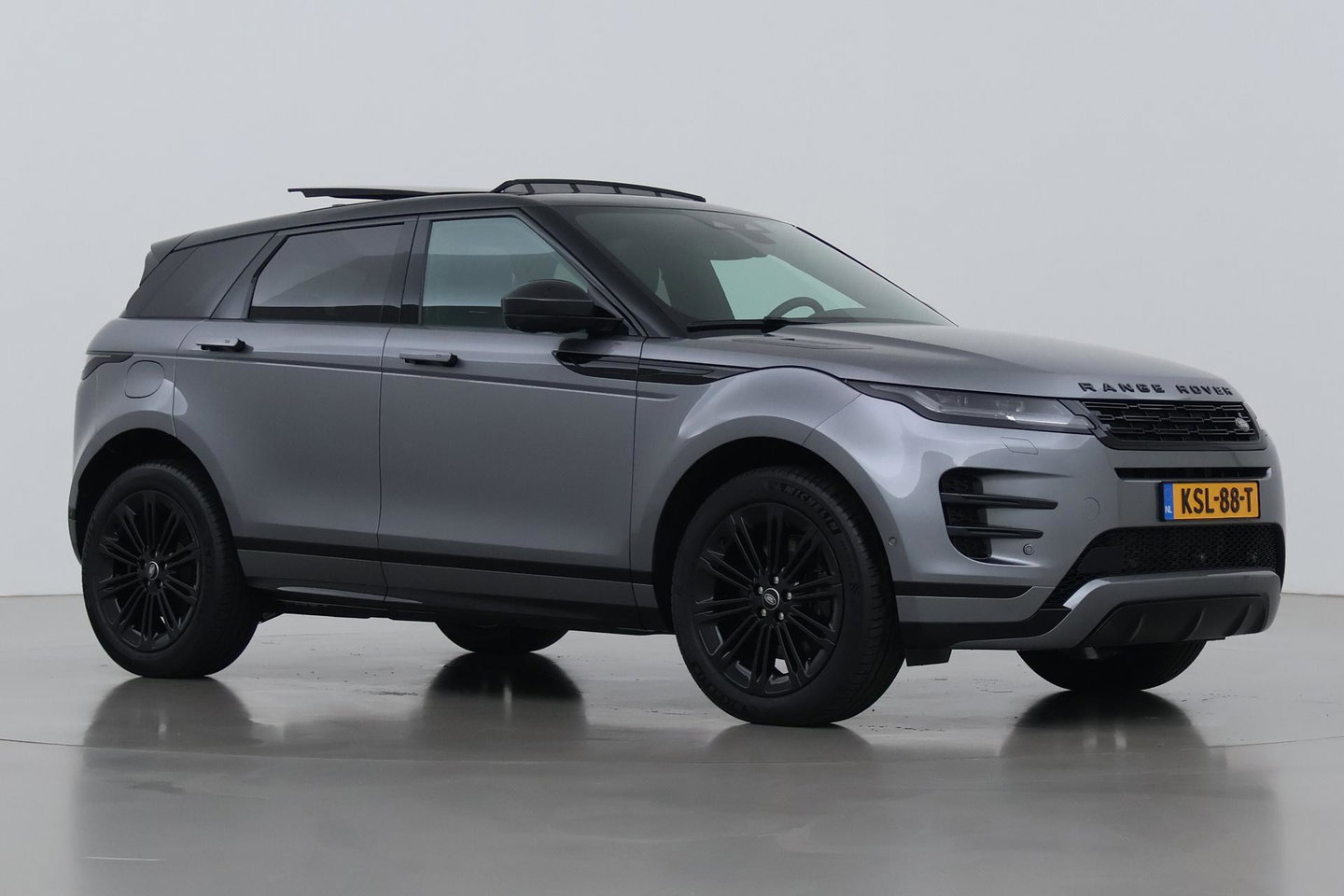 Land Rover Range Rover Evoque P270e PHEV Dynamic SE | Schuif/kanteldak | Black Pack | Cold Climate Pack | Meridian | 360 Camera | 20 Inch