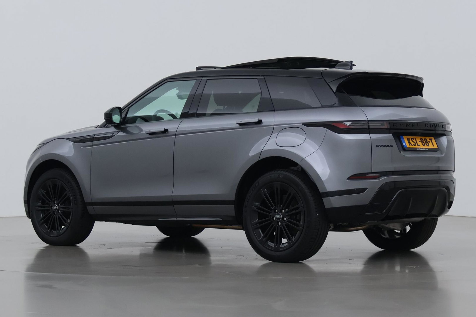 Land Rover Range Rover Evoque P270e PHEV Dynamic SE | Schuif/kanteldak | Black Pack | Cold Climate Pack | Meridian | 360 Camera | 20 Inch