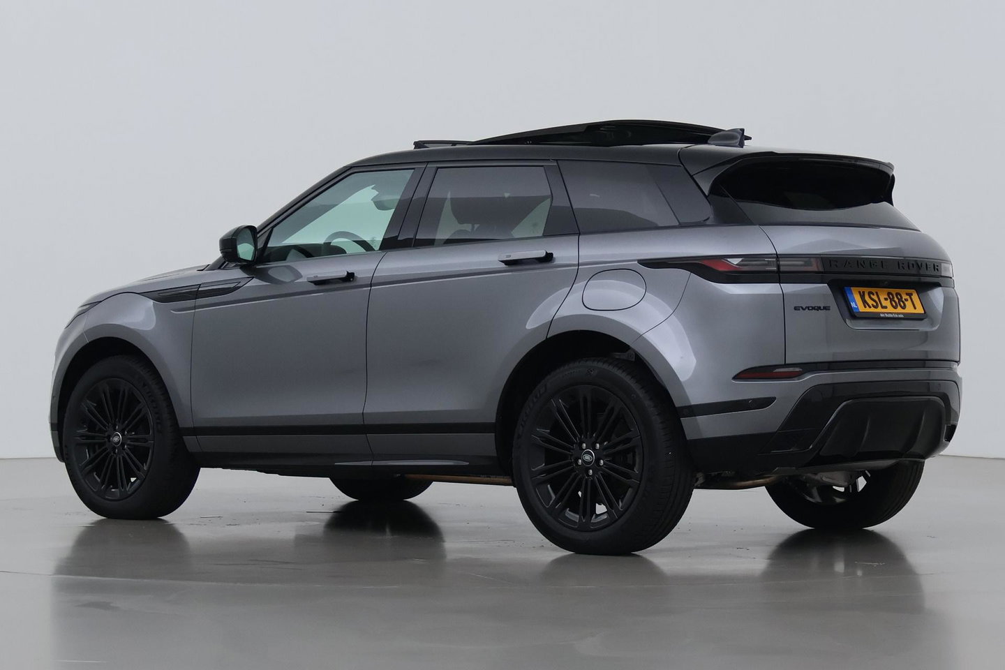 Land Rover Range Rover Evoque P270e PHEV Dynamic SE | Schuif/kanteldak | Black Pack | Cold Climate Pack | Meridian | 360 Camera | 20 Inch