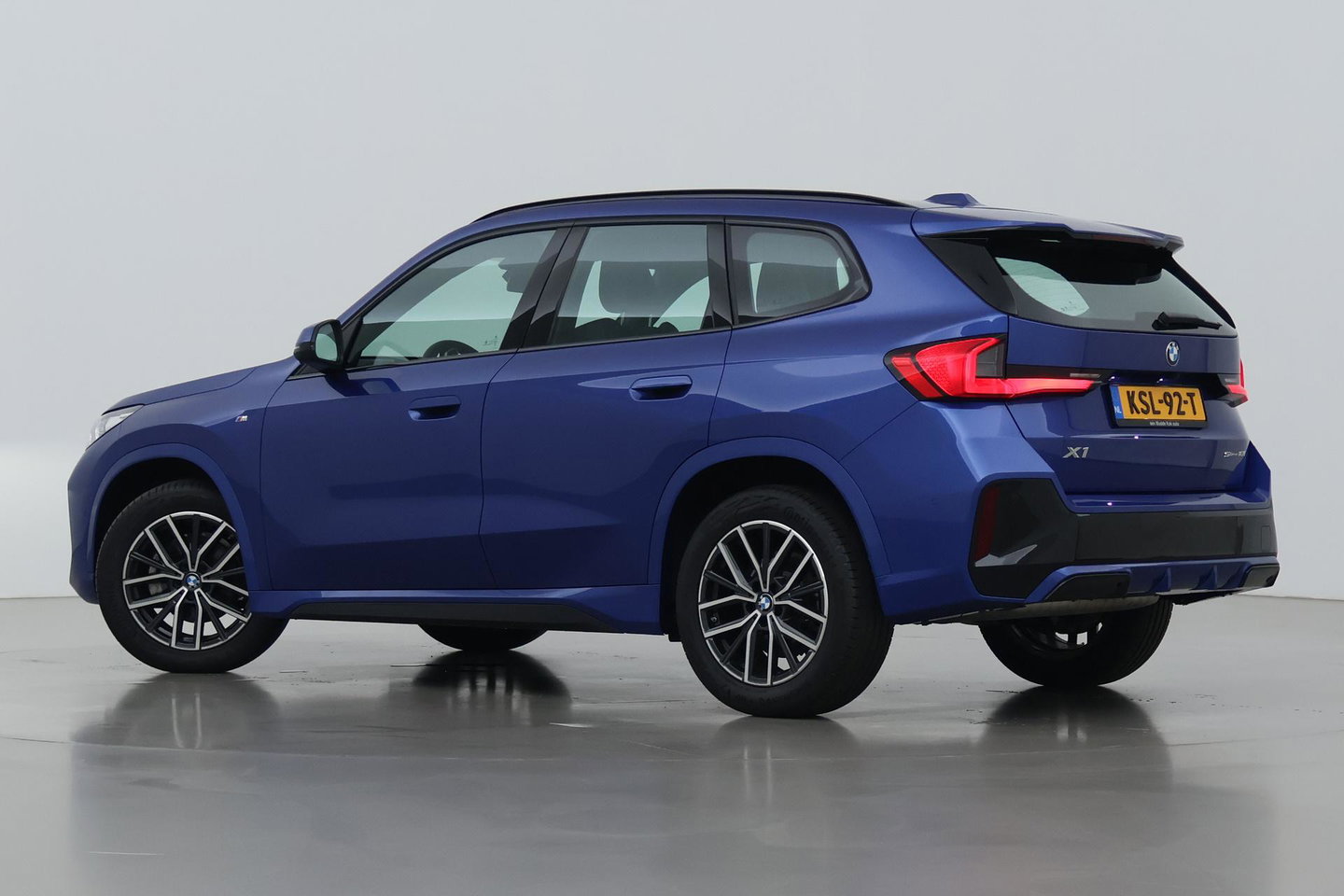 BMW X1 sDrive18i | M-Sport | Stoelverwarming | Camera | Apple Carplay | 18 Inch | Keyless