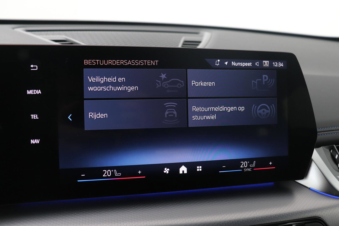 BMW X1 sDrive18i | M-Sport | Stoelverwarming | Camera | Apple Carplay | 18 Inch | Keyless