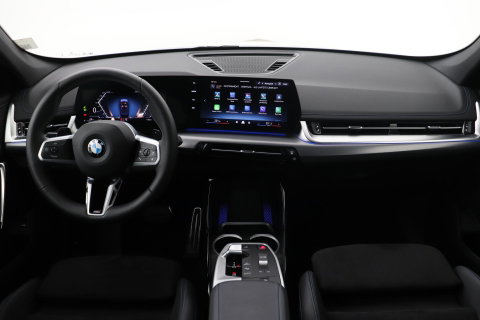 BMW X1 sDrive18i | M-Sport | Stoelverwarming | Camera | Apple Carplay | 18 Inch | Keyless