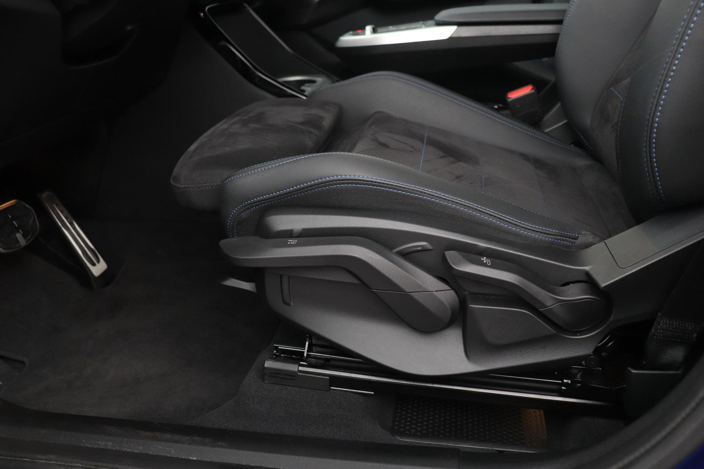BMW X1 sDrive18i | M-Sport | Stoelverwarming | Camera | Apple Carplay | 18 Inch | Keyless