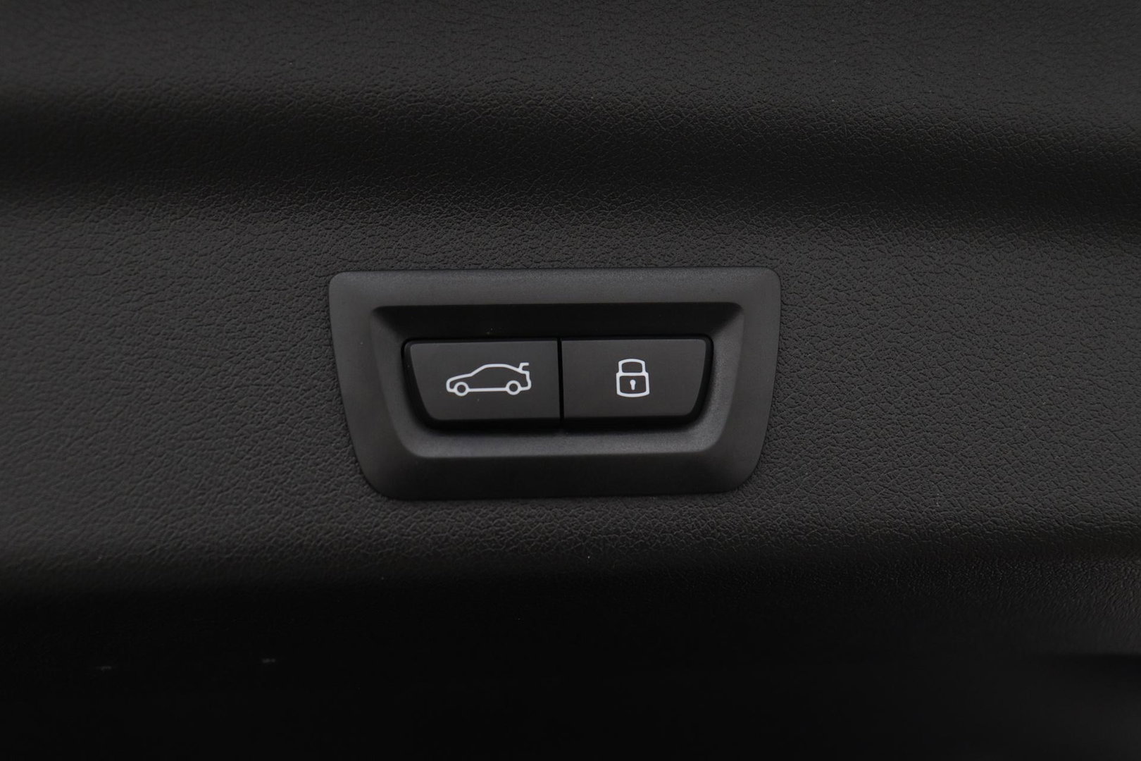 BMW X1 sDrive18i | M-Sport | Stoelverwarming | Camera | Apple Carplay | 18 Inch | Keyless