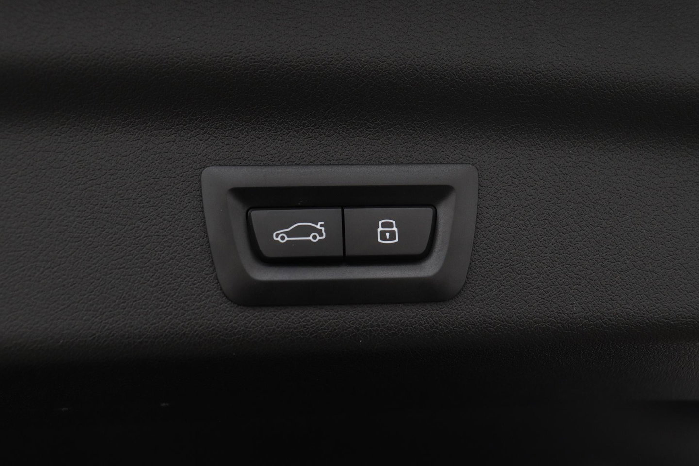 BMW X1 sDrive18i | M-Sport | Stoelverwarming | Camera | Apple Carplay | 18 Inch | Keyless