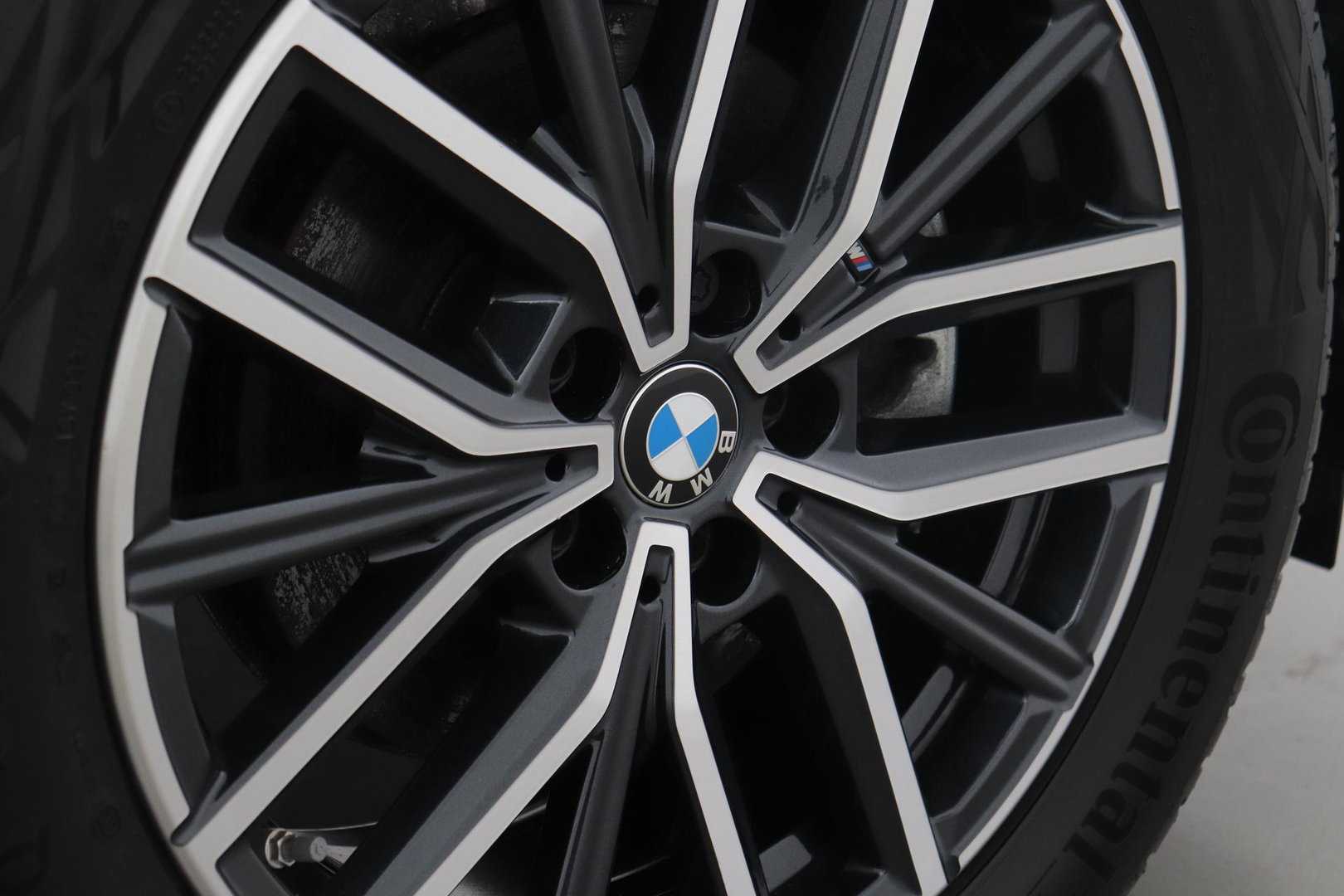 BMW X1 sDrive18i | M-Sport | Stoelverwarming | Camera | Apple Carplay | 18 Inch | Keyless