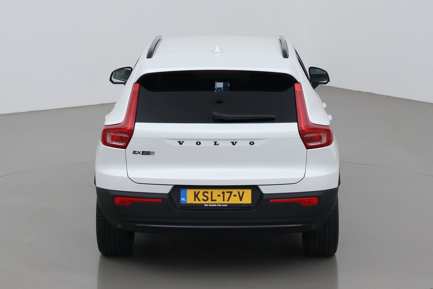 Volvo EX40 Extended Range Plus Black Edition 82 kWh | ACC | Harman/Kardon | 360° Camera | Stoel+Stuurverwarming | BLIS | 20 Inch