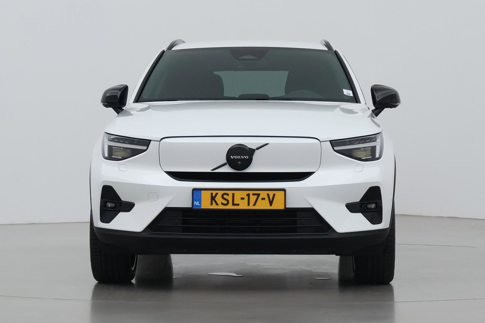 Volvo EX40 Extended Range Plus Black Edition 82 kWh | ACC | Harman/Kardon | 360° Camera | Stoel+Stuurverwarming | BLIS | 20 Inch