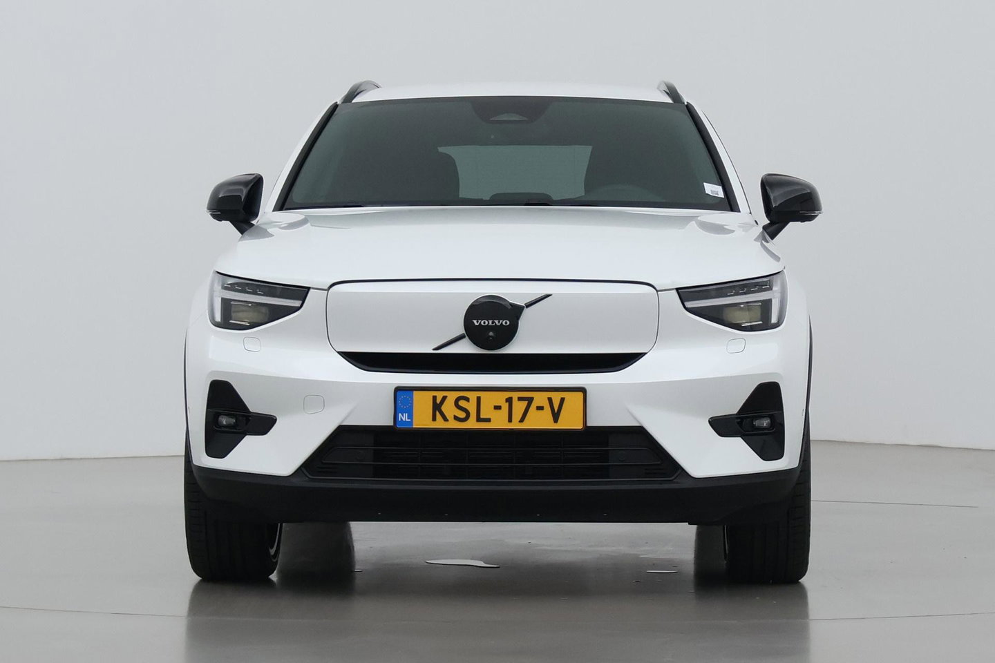 Volvo EX40 Extended Range Plus Black Edition 82 kWh | ACC | Harman/Kardon | 360° Camera | Stoel+Stuurverwarming | BLIS | 20 Inch
