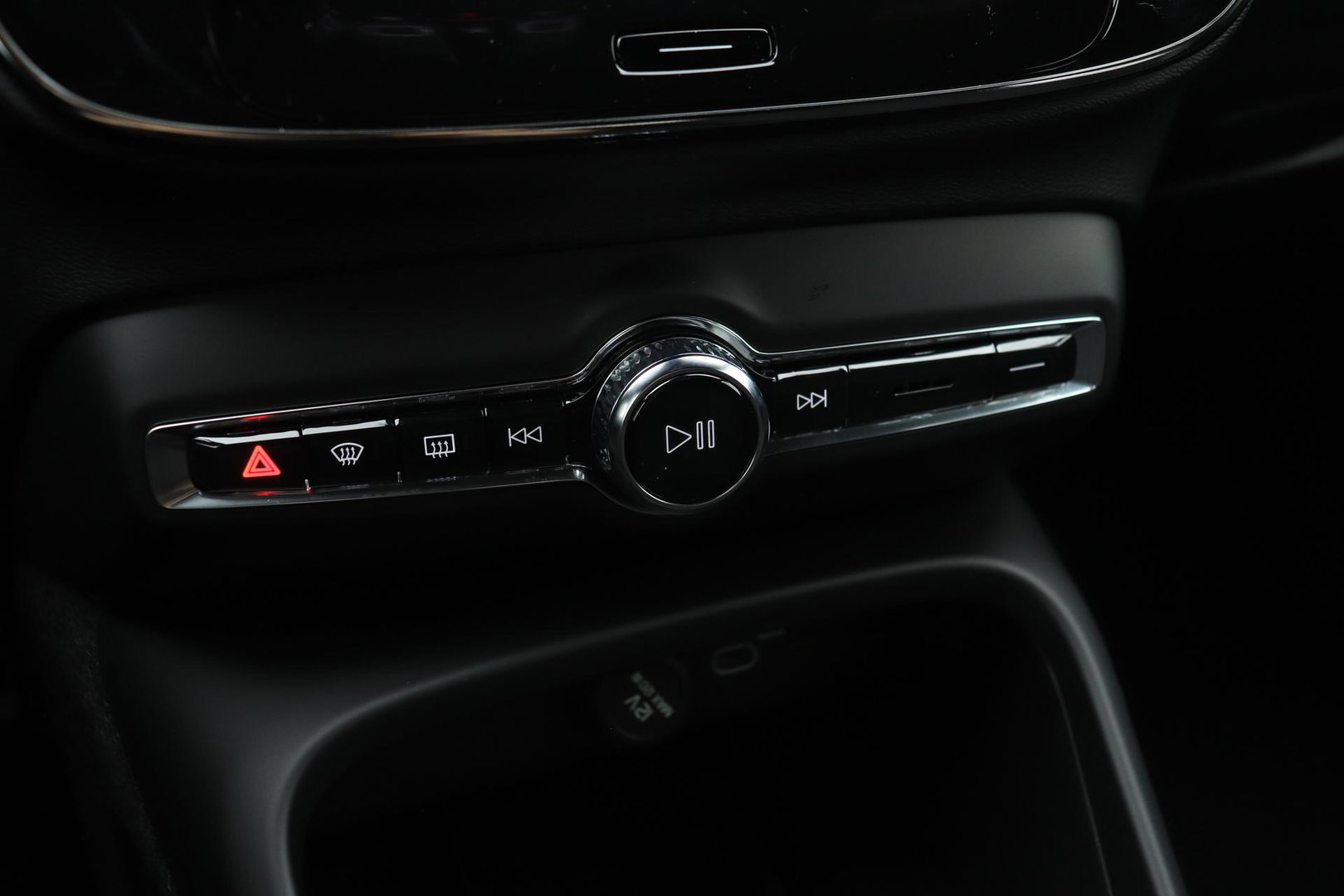Volvo EX40 Extended Range Plus Black Edition 82 kWh | ACC | Harman/Kardon | 360° Camera | Stoel+Stuurverwarming | BLIS | 20 Inch