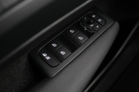 Volvo EX40 Extended Range Plus Black Edition 82 kWh | ACC | Harman/Kardon | 360° Camera | Stoel+Stuurverwarming | BLIS | 20 Inch
