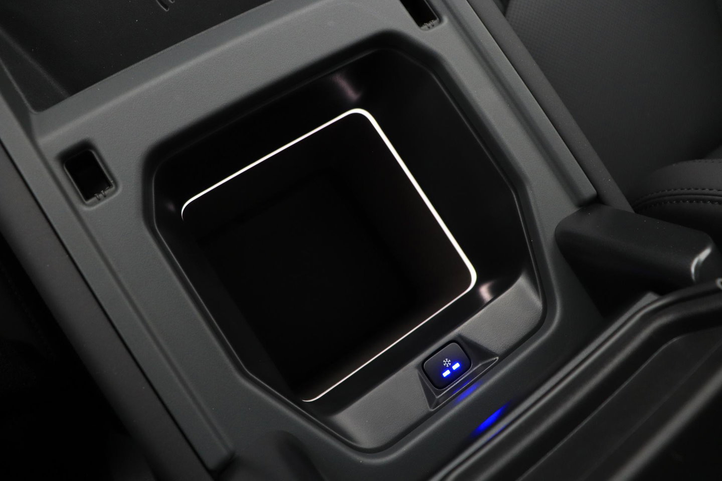 Land Rover Defender 2.0 P300e 110 X-Dynamic SE | FACELIFT | ACC | Panoramadak | ClearSight | Stoel+Stuurverwarming | Trekhaak