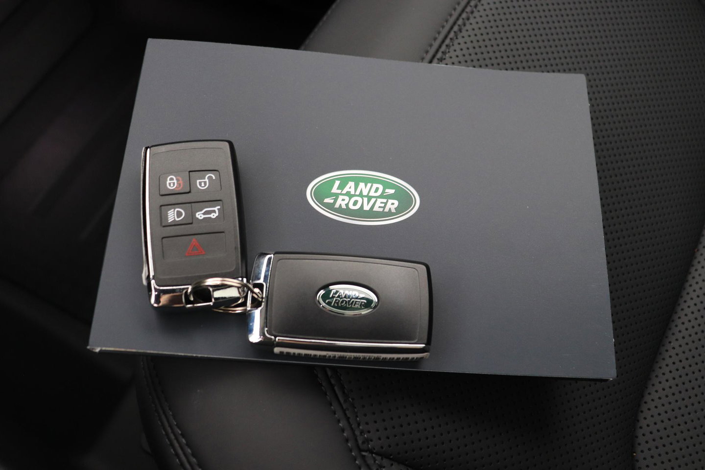 Land Rover Defender 2.0 P300e 110 X-Dynamic SE | FACELIFT | ACC | Panoramadak | ClearSight | Stoel+Stuurverwarming | Trekhaak