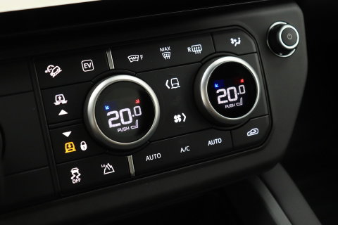 Land Rover Defender 2.0 P300e 110 X-Dynamic SE | FACELIFT | ACC | Panoramadak | ClearSight | Stoel+Stuurverwarming | Trekhaak