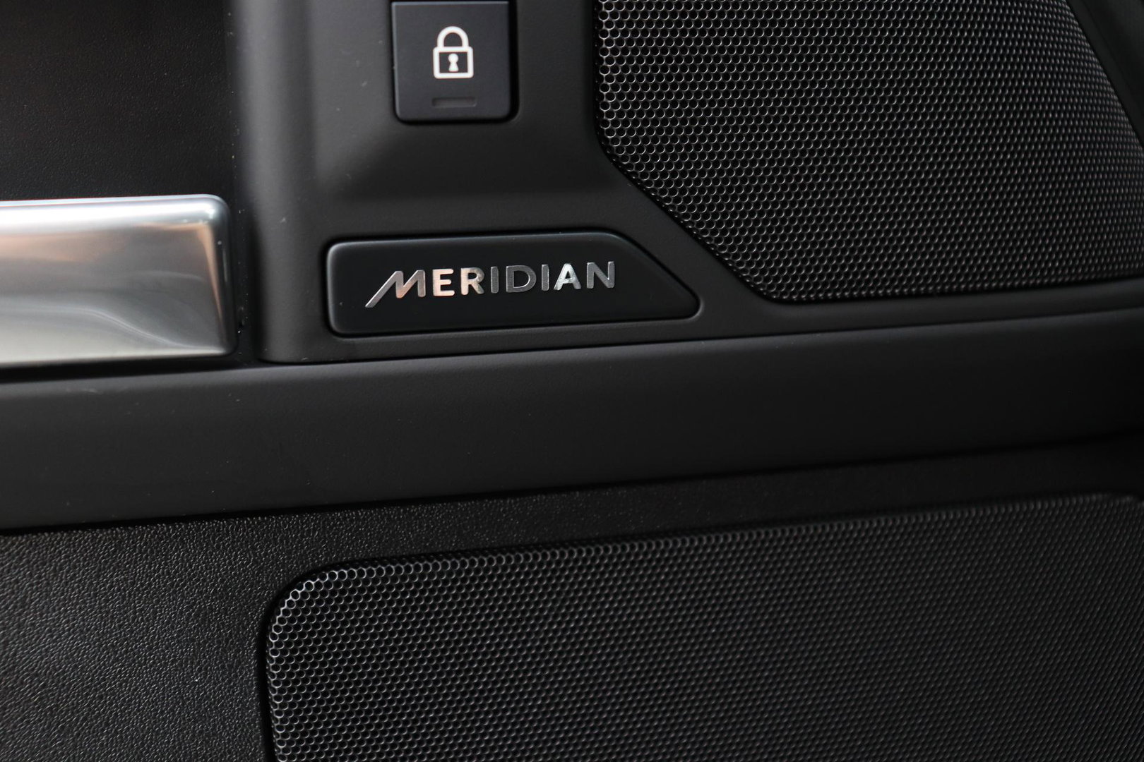 Land Rover Defender 2.0 P300e 110 X-Dynamic SE | FACELIFT | ACC | Panoramadak | ClearSight | Stoel+Stuurverwarming | Trekhaak