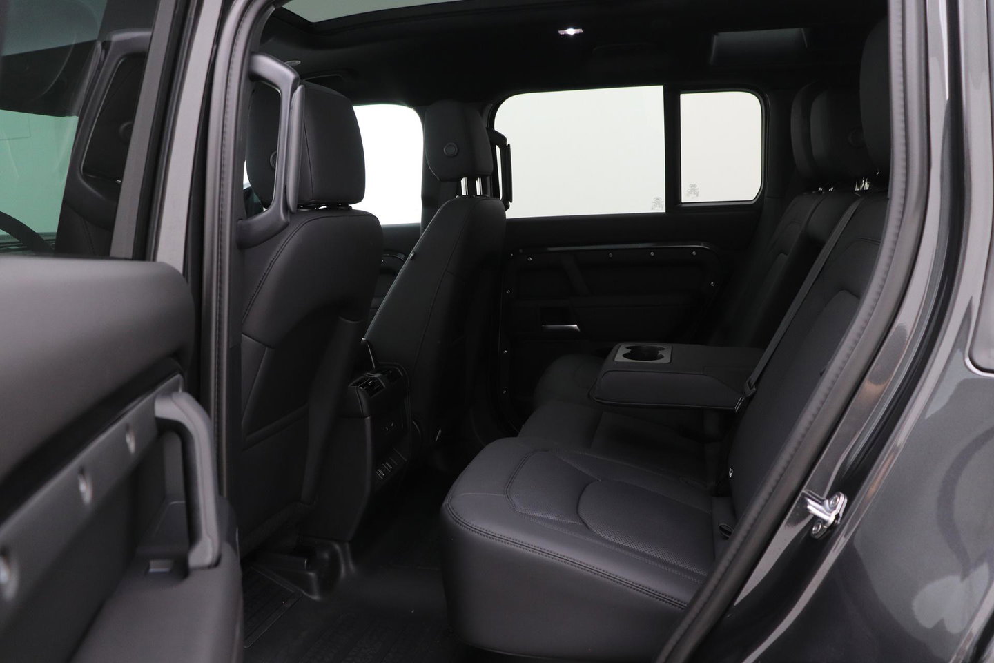 Land Rover Defender 2.0 P300e 110 X-Dynamic SE | FACELIFT | ACC | Panoramadak | ClearSight | Stoel+Stuurverwarming | Trekhaak