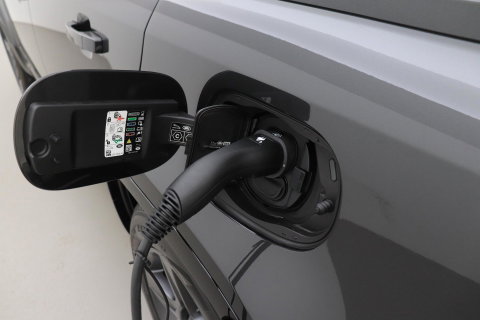 Land Rover Defender 2.0 P300e 110 X-Dynamic SE | FACELIFT | ACC | Panoramadak | ClearSight | Stoel+Stuurverwarming | Trekhaak