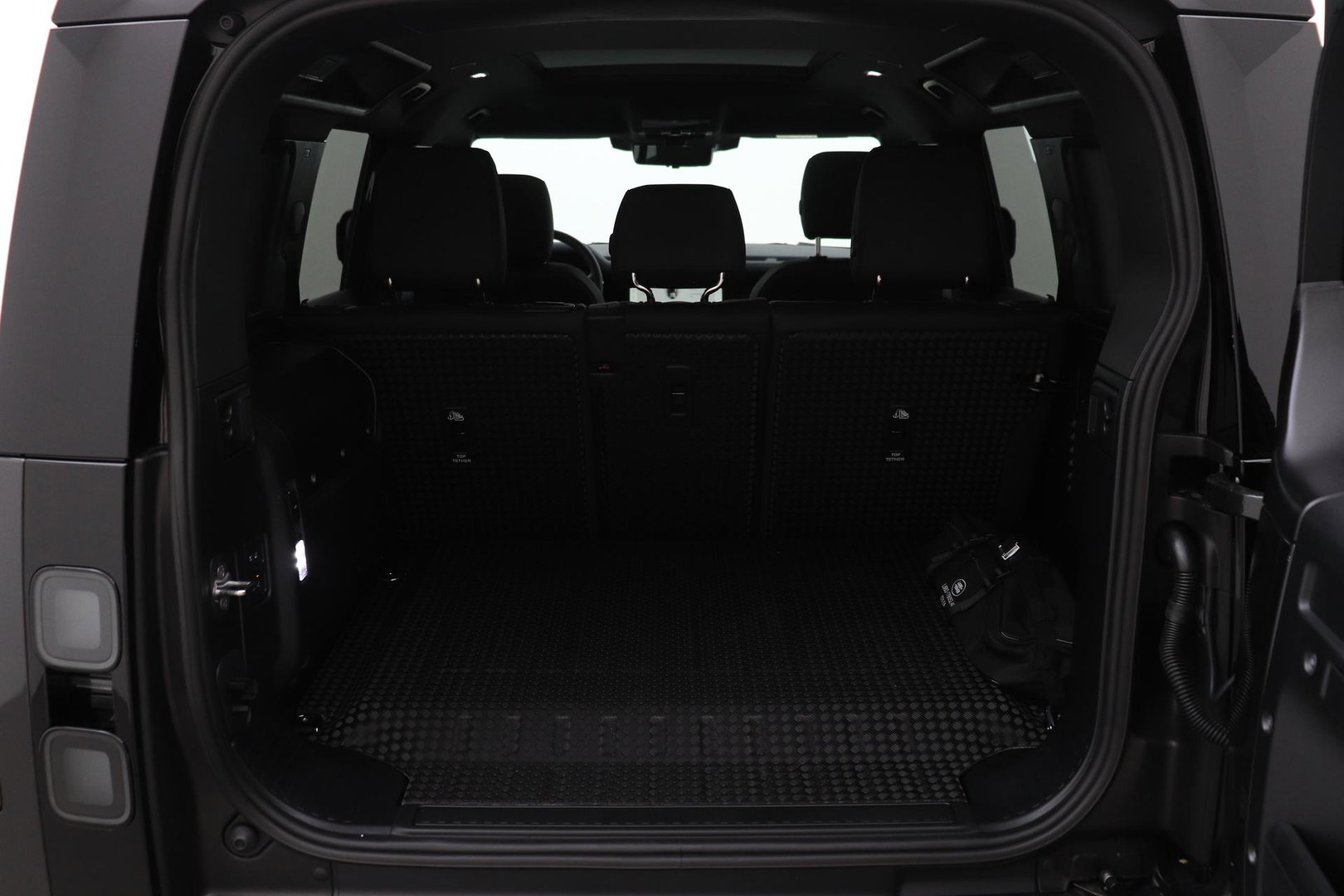 Land Rover Defender 2.0 P300e 110 X-Dynamic SE | FACELIFT | ACC | Panoramadak | ClearSight | Stoel+Stuurverwarming | Trekhaak