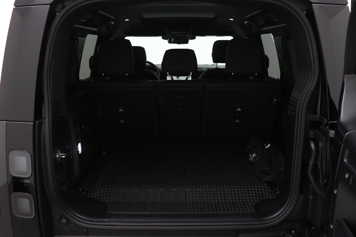 Land Rover Defender 2.0 P300e 110 X-Dynamic SE | FACELIFT | ACC | Panoramadak | ClearSight | Stoel+Stuurverwarming | Trekhaak
