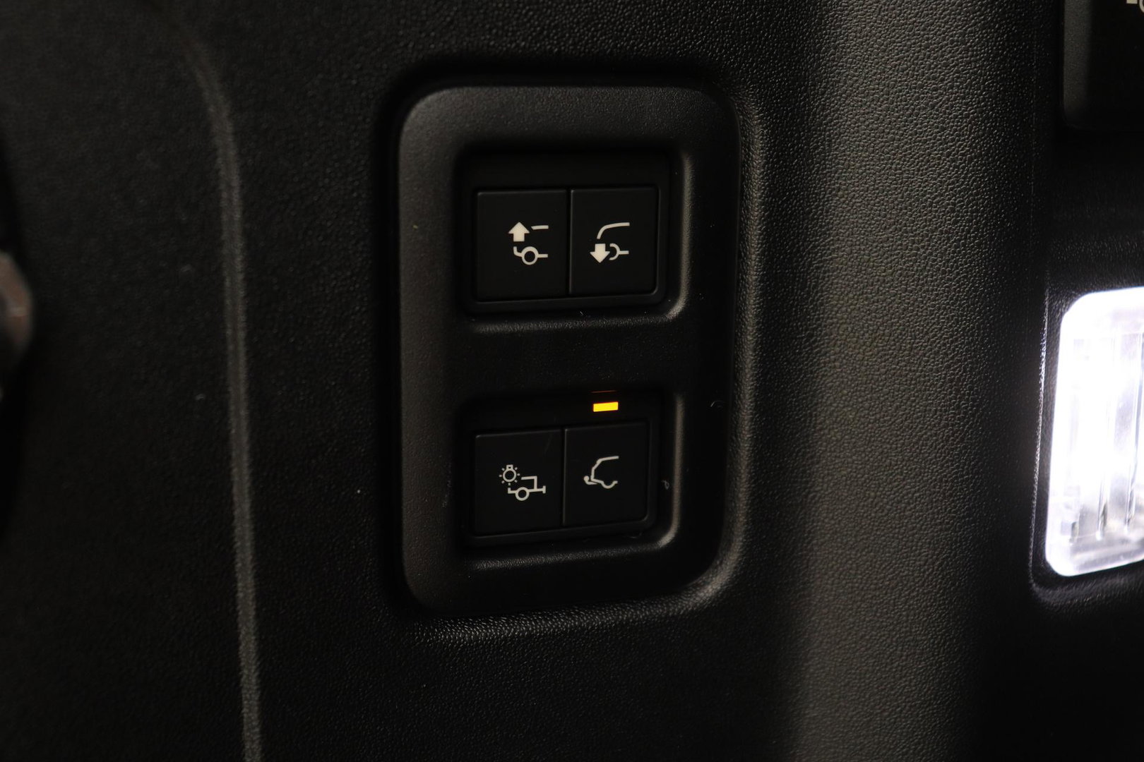 Land Rover Defender 2.0 P300e 110 X-Dynamic SE | FACELIFT | ACC | Panoramadak | ClearSight | Stoel+Stuurverwarming | Trekhaak