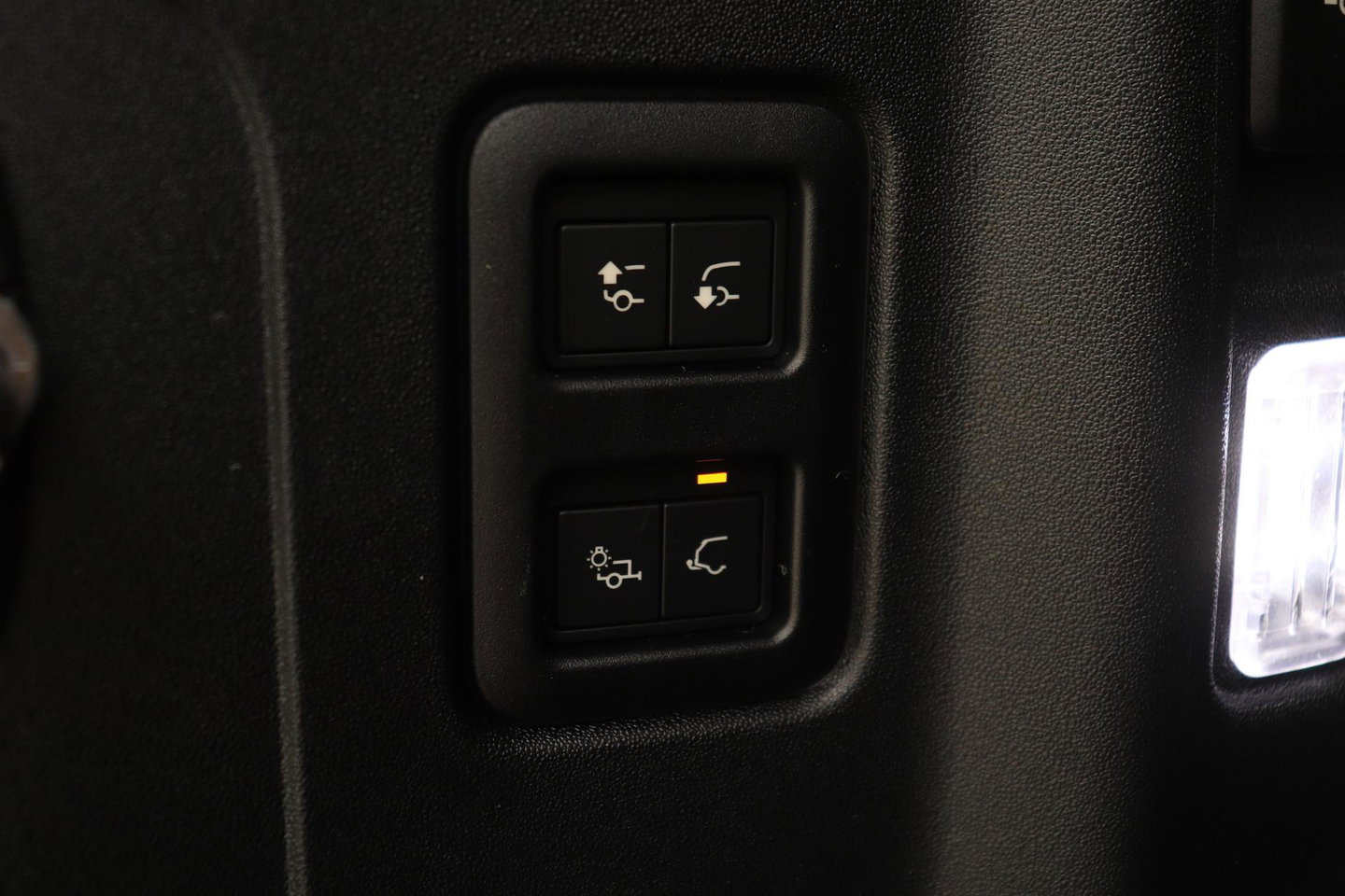 Land Rover Defender 2.0 P300e 110 X-Dynamic SE | FACELIFT | ACC | Panoramadak | ClearSight | Stoel+Stuurverwarming | Trekhaak