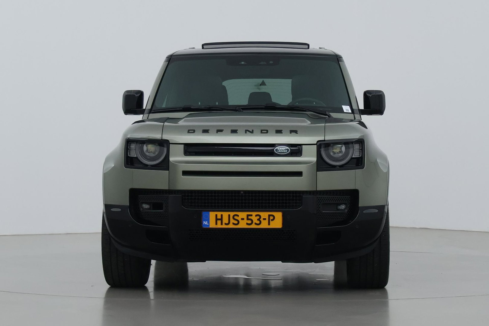 Land Rover Defender 110 2.0 P300e 110 X-Dynamic HSE | ACC | ClearSight | Trekhaak | Luchtvering | Panoramadak | Meridian Surround | 360° Camera | Ventilatie
