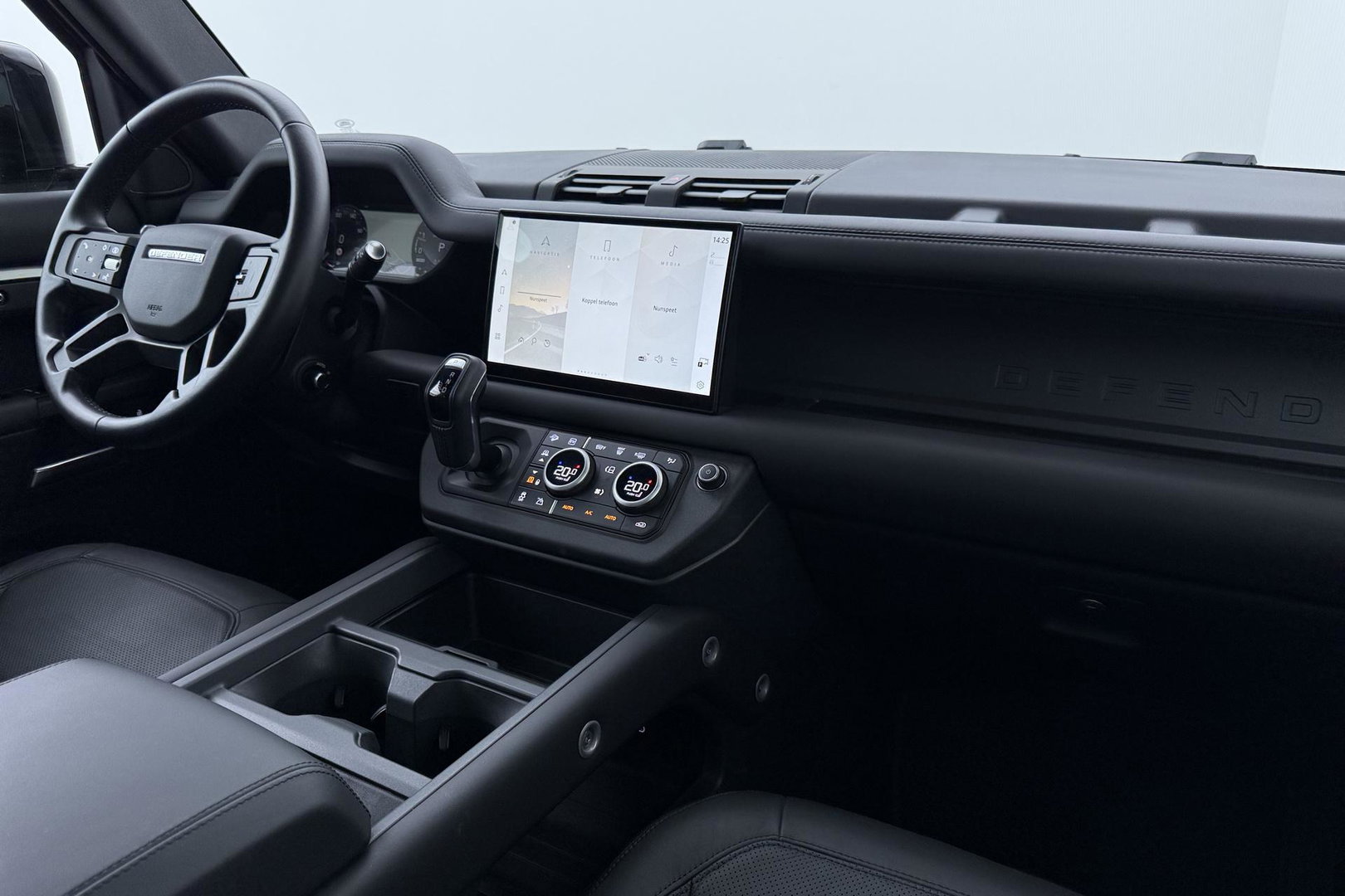 Land Rover Defender 110 2.0 P300e 110 X-Dynamic HSE | ACC | ClearSight | Trekhaak | Luchtvering | Panoramadak | Meridian Surround | 360° Camera | Ventilatie