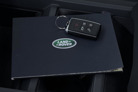 Land Rover Defender 110 2.0 P300e 110 X-Dynamic HSE | ACC | ClearSight | Trekhaak | Luchtvering | Panoramadak | Meridian Surround | 360° Camera | Ventilatie