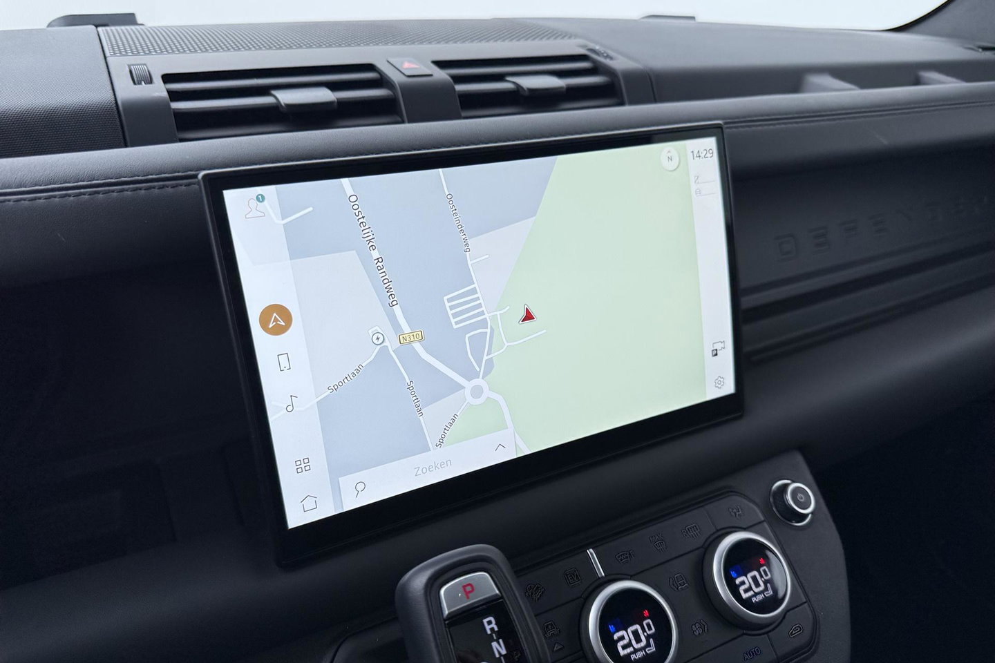 Land Rover Defender 110 2.0 P300e 110 X-Dynamic HSE | ACC | ClearSight | Trekhaak | Luchtvering | Panoramadak | Meridian Surround | 360° Camera | Ventilatie