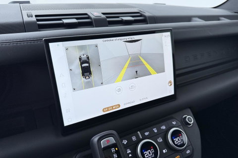 Land Rover Defender 110 2.0 P300e 110 X-Dynamic HSE | ACC | ClearSight | Trekhaak | Luchtvering | Panoramadak | Meridian Surround | 360° Camera | Ventilatie