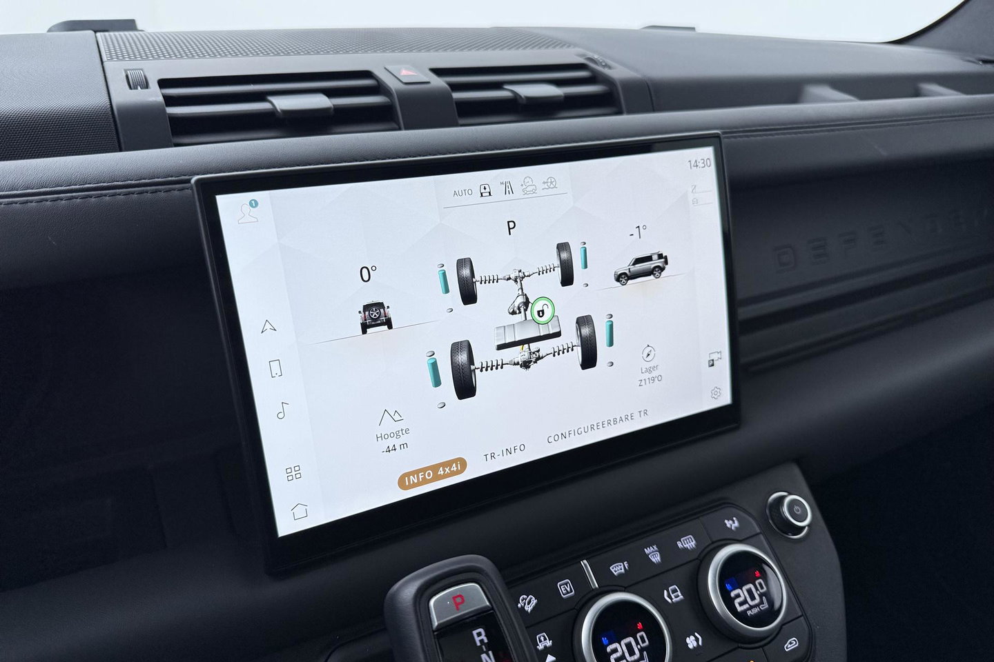 Land Rover Defender 110 2.0 P300e 110 X-Dynamic HSE | ACC | ClearSight | Trekhaak | Luchtvering | Panoramadak | Meridian Surround | 360° Camera | Ventilatie