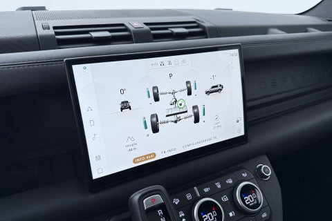 Land Rover Defender 110 2.0 P300e 110 X-Dynamic HSE | ACC | ClearSight | Trekhaak | Luchtvering | Panoramadak | Meridian Surround | 360° Camera | Ventilatie