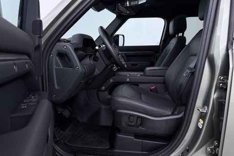 Land Rover Defender 110 2.0 P300e 110 X-Dynamic HSE | ACC | ClearSight | Trekhaak | Luchtvering | Panoramadak | Meridian Surround | 360° Camera | Ventilatie
