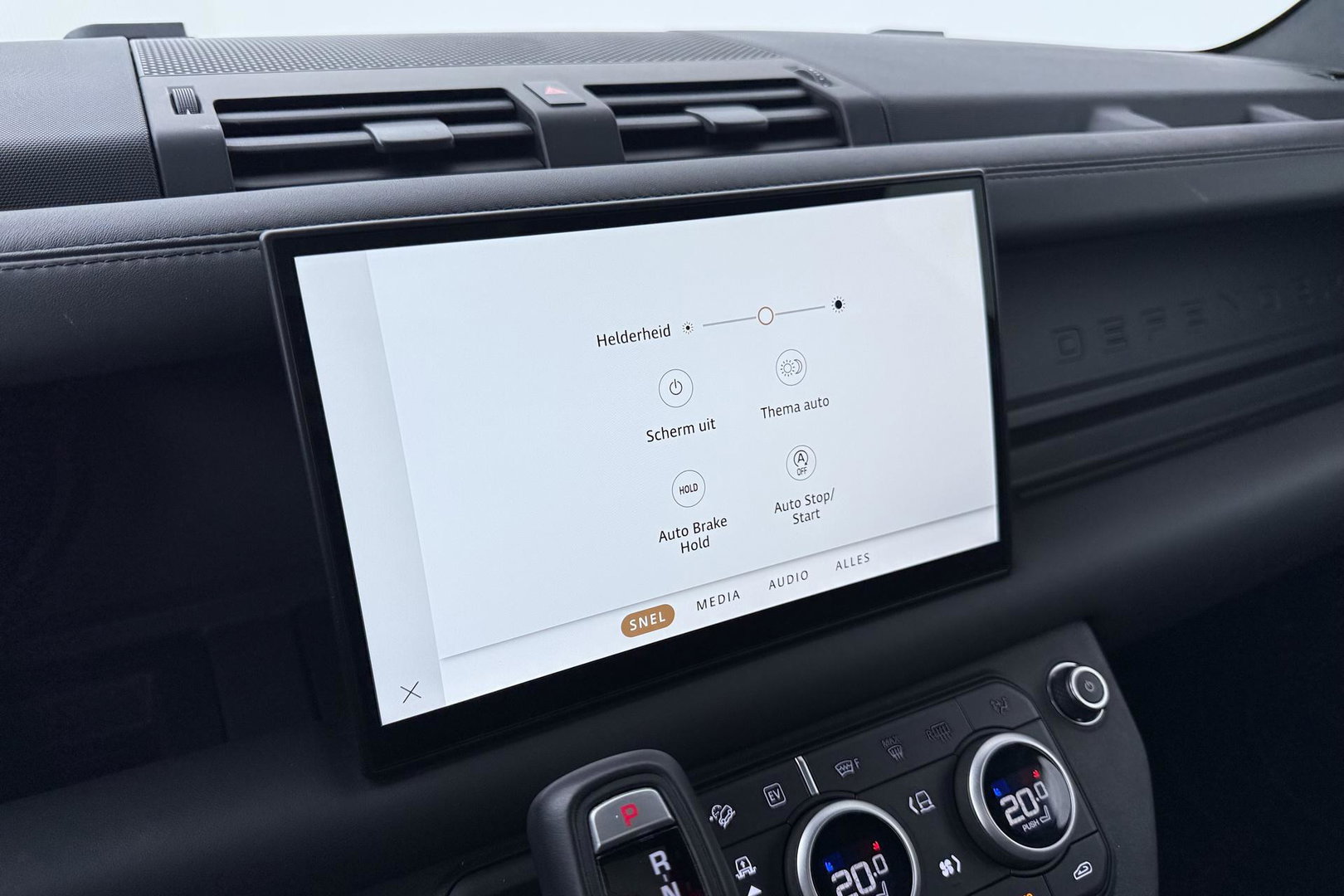 Land Rover Defender 110 2.0 P300e 110 X-Dynamic HSE | ACC | ClearSight | Trekhaak | Luchtvering | Panoramadak | Meridian Surround | 360° Camera | Ventilatie
