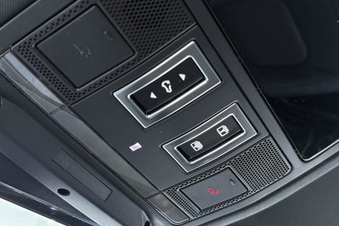 Land Rover Defender 110 2.0 P300e 110 X-Dynamic HSE | ACC | ClearSight | Trekhaak | Luchtvering | Panoramadak | Meridian Surround | 360° Camera | Ventilatie