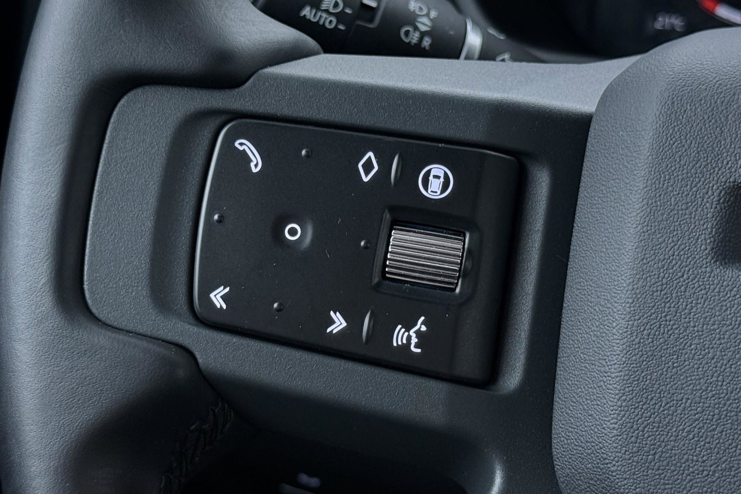 Land Rover Defender 110 2.0 P300e 110 X-Dynamic HSE | ACC | ClearSight | Trekhaak | Luchtvering | Panoramadak | Meridian Surround | 360° Camera | Ventilatie