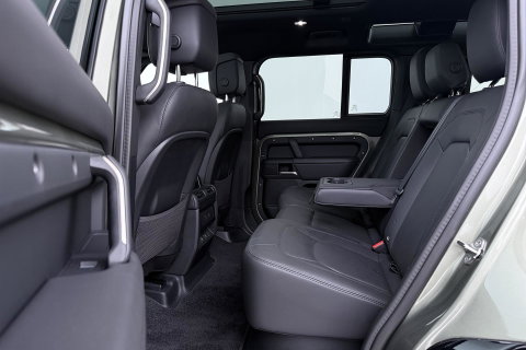 Land Rover Defender 110 2.0 P300e 110 X-Dynamic HSE | ACC | ClearSight | Trekhaak | Luchtvering | Panoramadak | Meridian Surround | 360° Camera | Ventilatie