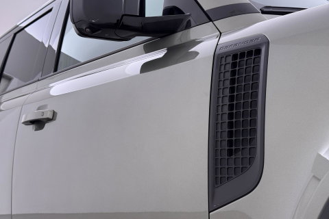 Land Rover Defender 110 2.0 P300e 110 X-Dynamic HSE | ACC | ClearSight | Trekhaak | Luchtvering | Panoramadak | Meridian Surround | 360° Camera | Ventilatie
