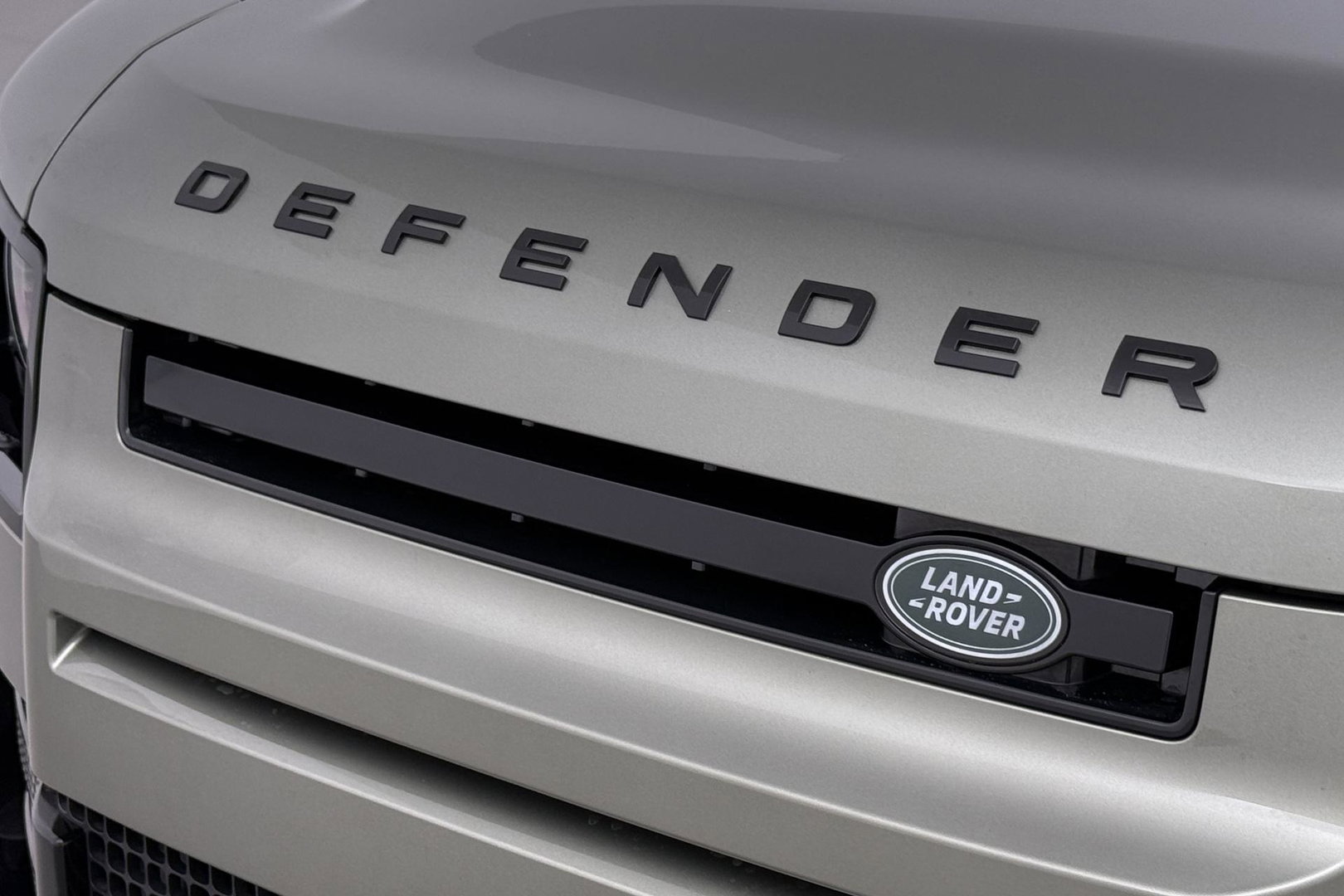 Land Rover Defender 110 2.0 P300e 110 X-Dynamic HSE | ACC | ClearSight | Trekhaak | Luchtvering | Panoramadak | Meridian Surround | 360° Camera | Ventilatie