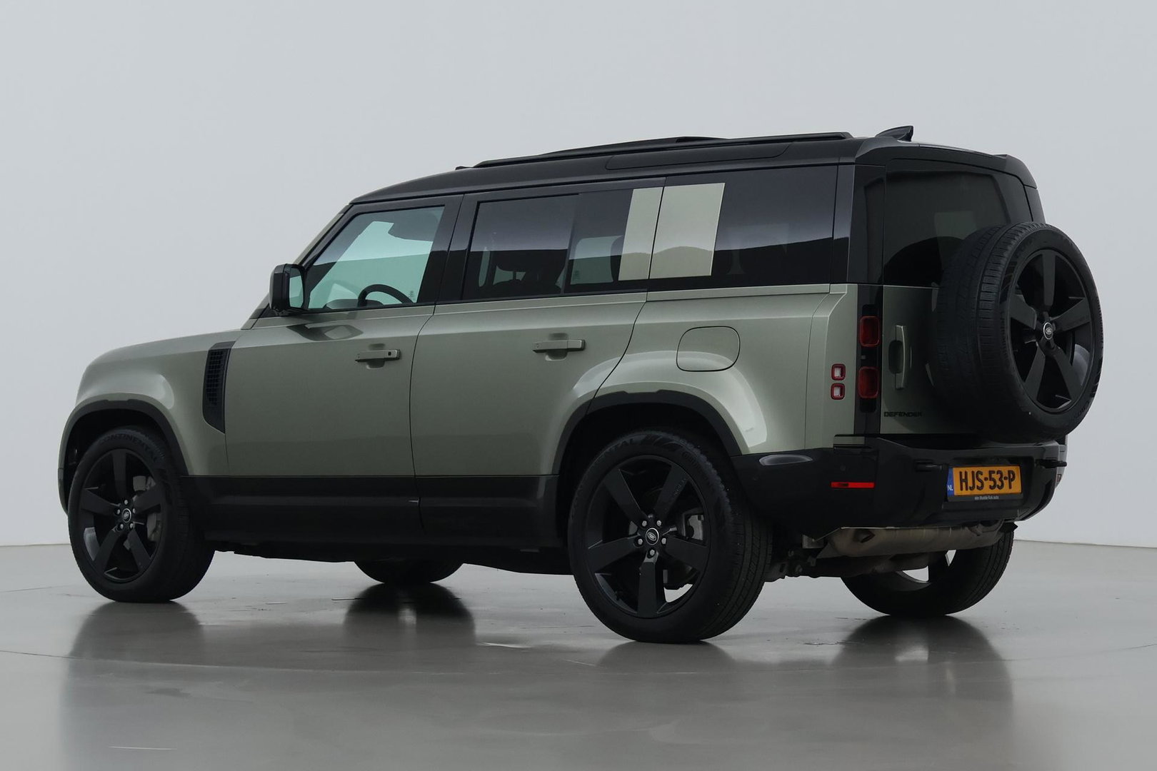 Land Rover Defender 110 2.0 P300e 110 X-Dynamic HSE | ACC | ClearSight | Trekhaak | Luchtvering | Panoramadak | Meridian Surround | 360° Camera | Ventilatie
